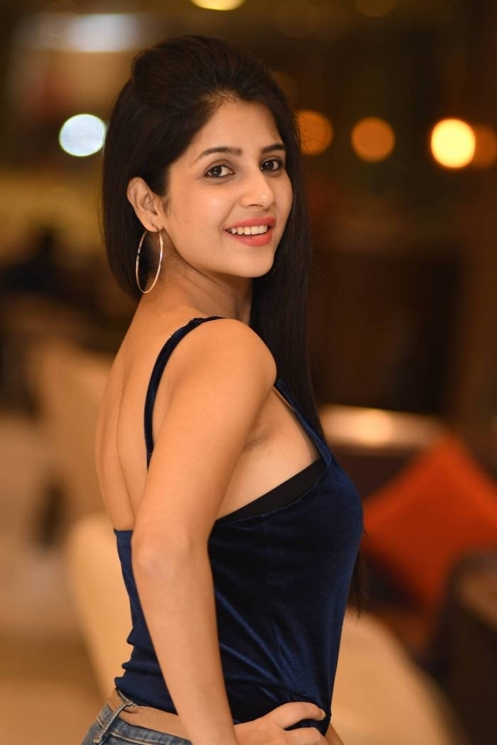 Actress kashish vohra Latest Photoshoot
